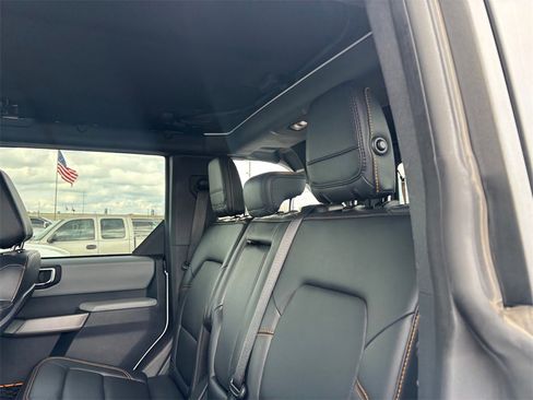 Used 2023 Ford Bronco Badlands image 27
