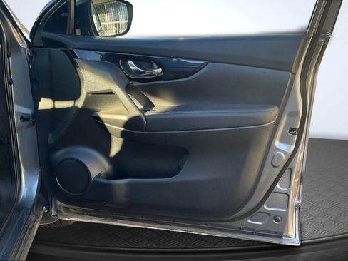 Used 2020 Nissan Rogue Sport SV image 24