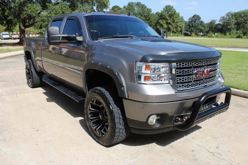 Used 2013 GMC Sierra 2500 Denali w/ Suspension Package, Off-Road AWD/4WD image 4