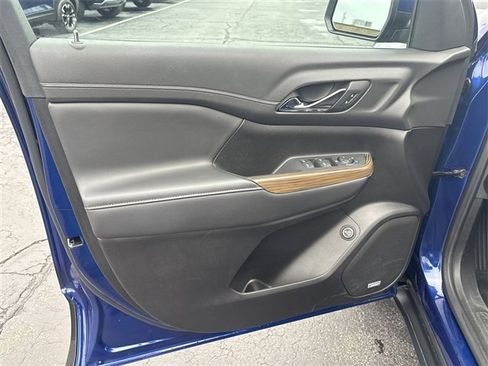 Used 2023 GMC Acadia SLE w/ Driver Convenience Package image 22