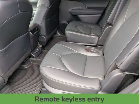 Used 2025 Toyota Highlander Limited FWD image 37
