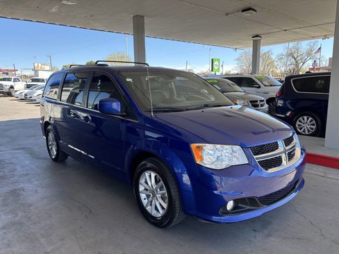 Used 2020 Dodge Grand Caravan SXT image 2