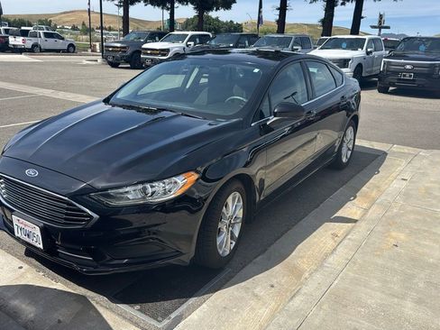 Used 2017 Ford Fusion SE w/ Fusion SE Technology Package image 1