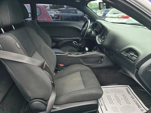 Used 2018 Dodge Challenger SXT RWD image 12
