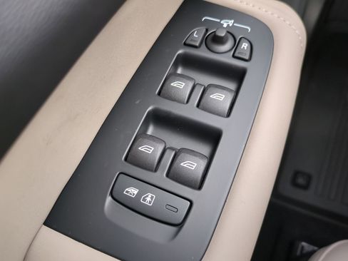 New 2026 Volvo XC60 B5 Plus w/ Protection Package Premier image 23