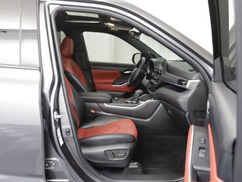 Used 2022 Toyota Highlander XSE AWD/4WD image 20