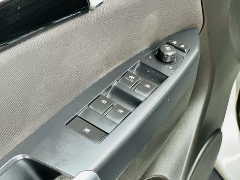 Used 2013 Chevrolet Captiva Sport LS FWD image 15