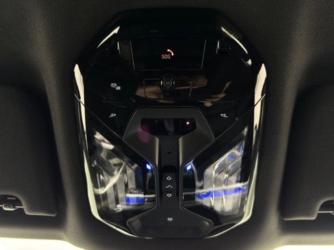 Used 2024 BMW i7 eDrive50 w/ Premium Package image 38