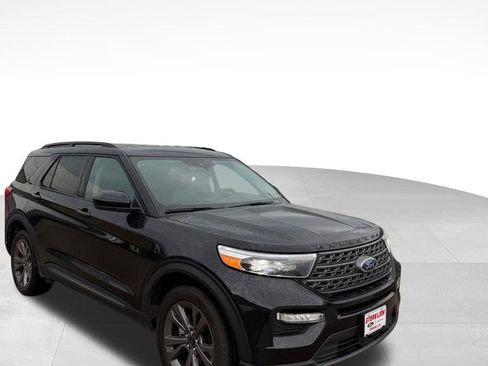 Used 2023 Ford Explorer XLT w/ Equipment Group 202A AWD/4WD image 3