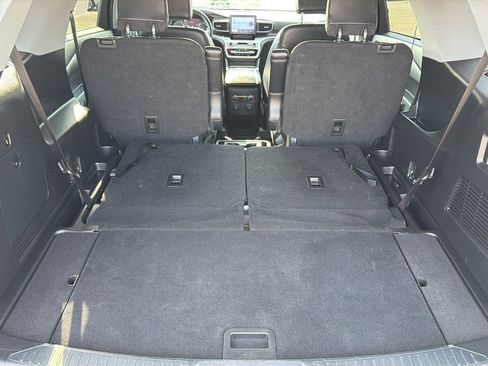 Used 2021 Ford Explorer XLT w/ Equipment Group 202A AWD/4WD image 20