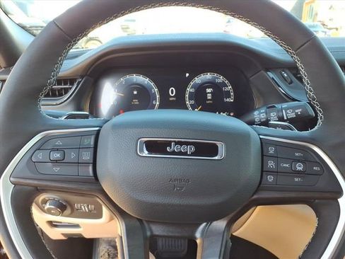 New 2026 Jeep Grand Cherokee L Limited w/ Luxury Tech Group II AWD/4WD image 16