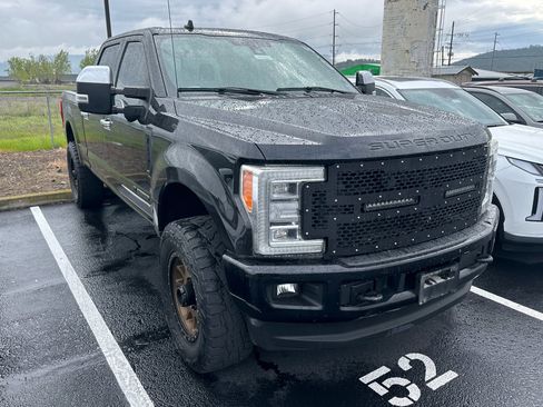 Used 2019 Ford F250 Platinum w/ Platinum Ultimate Package image 2
