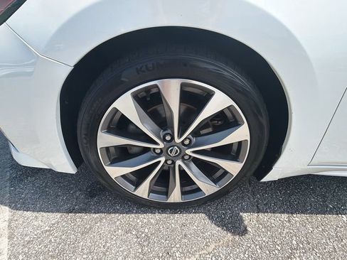 Used 2019 Nissan Maxima Platinum w/ Illumination Package FWD image 11