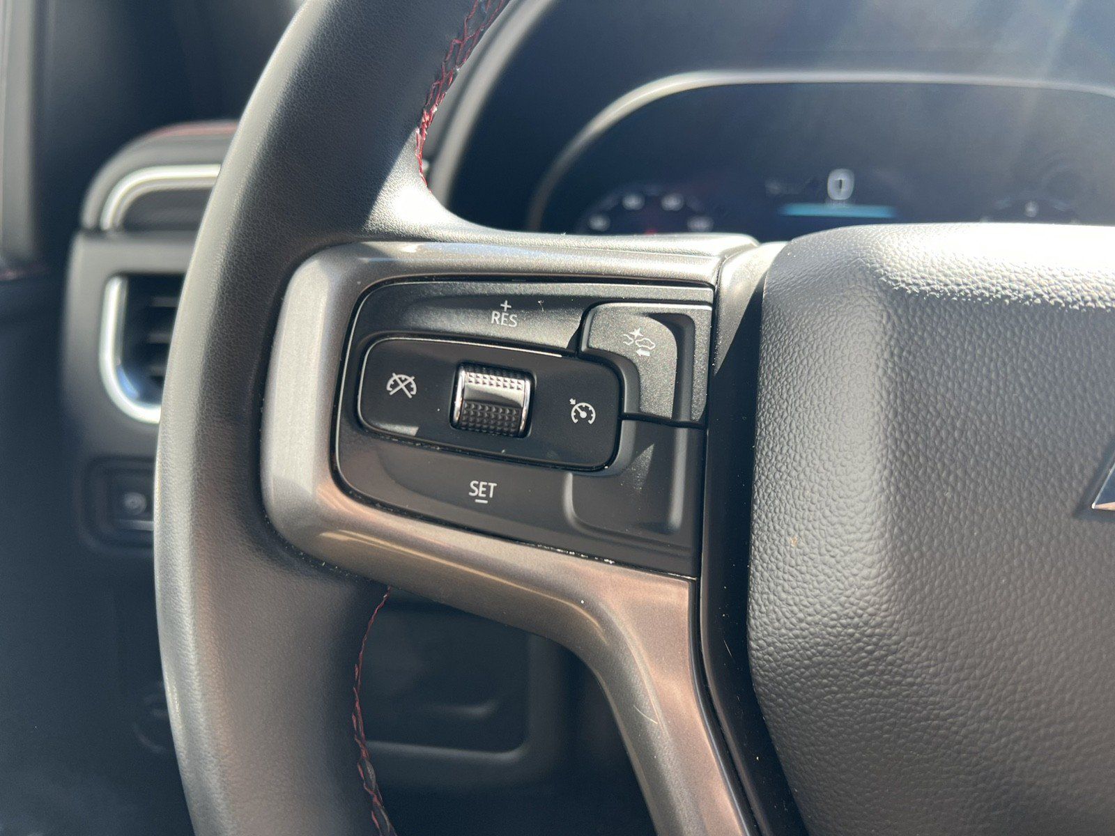 Used 2024 Chevrolet Suburban RST RWD image 27