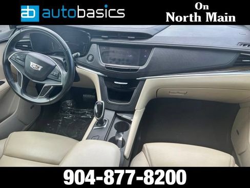 Used 2017 Cadillac XT5 FWD image 38