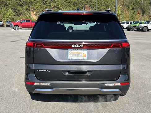 Used 2024 Kia Carnival SX Prestige image 6