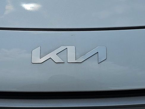 Used 2023 Kia Niro EX FWD image 34