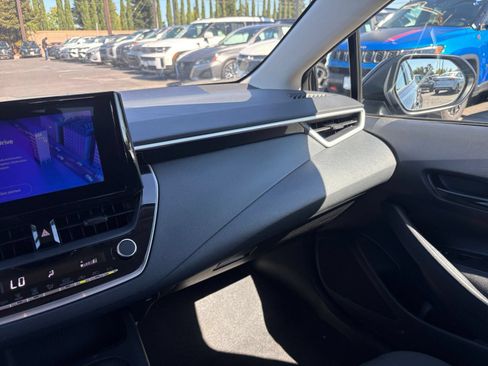 Used 2025 Toyota Corolla LE FWD image 34