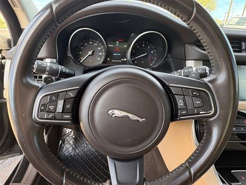 Used 2017 Jaguar XF Premium image 26