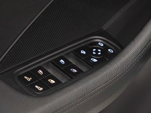 Used 2022 Porsche Panamera Platinum Edition image 23