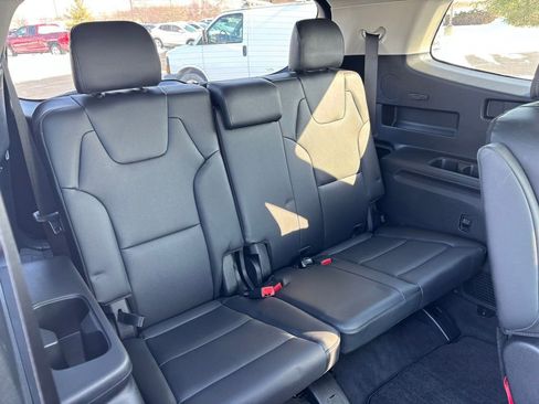 Used 2024 Kia Telluride EX w/ EX Captain's Chair Package image 26