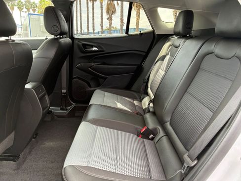 Used 2025 Chevrolet Trax LT w/ LT Convenience Package image 24