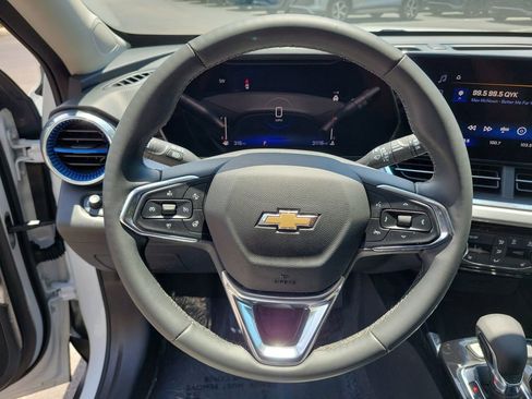 Used 2024 Chevrolet Trax LT w/ Sunroof Package FWD image 26