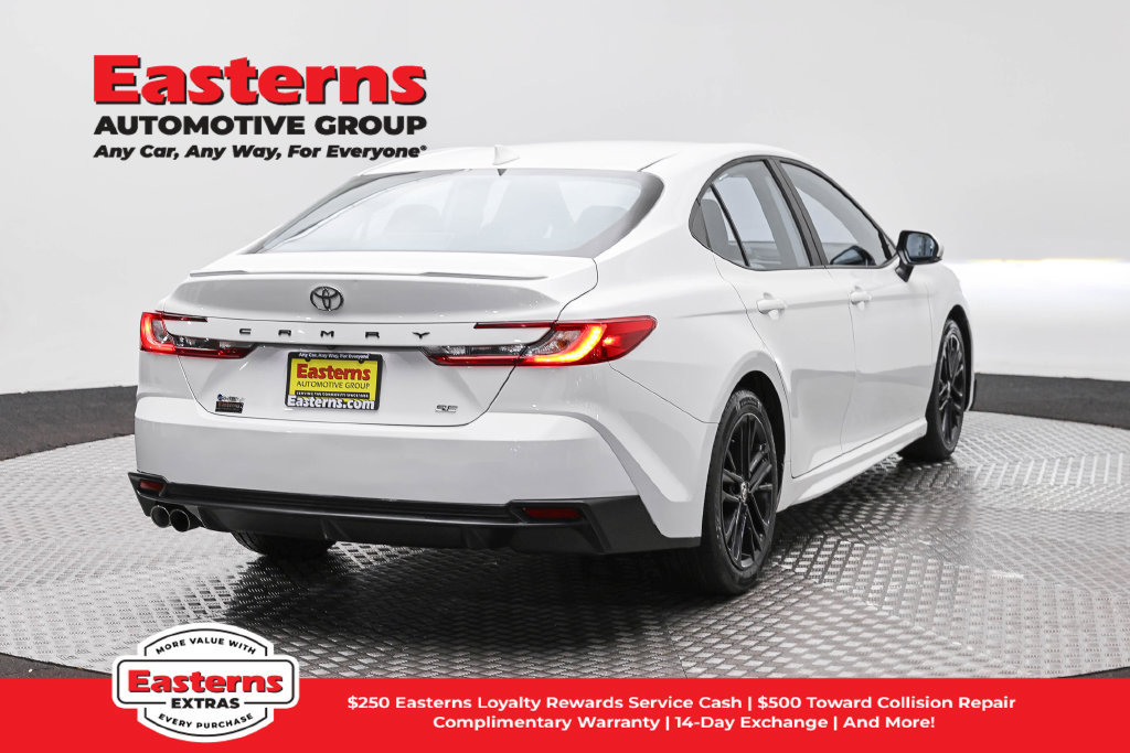 Used 2025 Toyota Camry SE FWD image 6