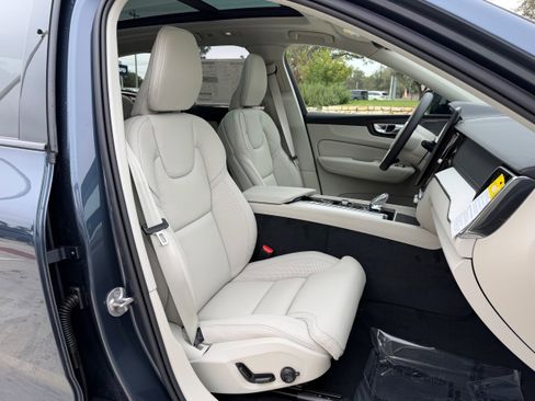 New 2026 Volvo XC60 B5 Ultra w/ Protection Package Premier image 8