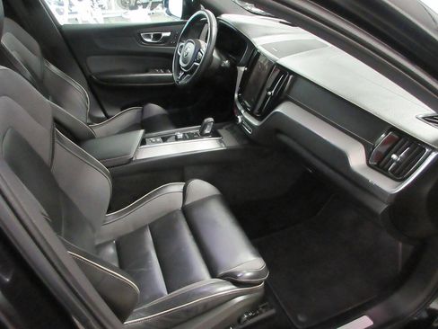 Used 2022 Volvo XC60 B5 R-Design w/ Advanced Package AWD/4WD image 9