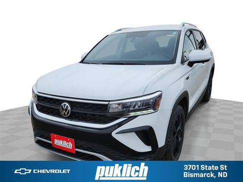 Used 2022 Volkswagen Taos SE image 1