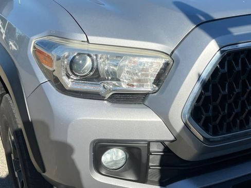 Used 2018 Toyota Tacoma TRD Off-Road w/ Technology Package RWD image 14