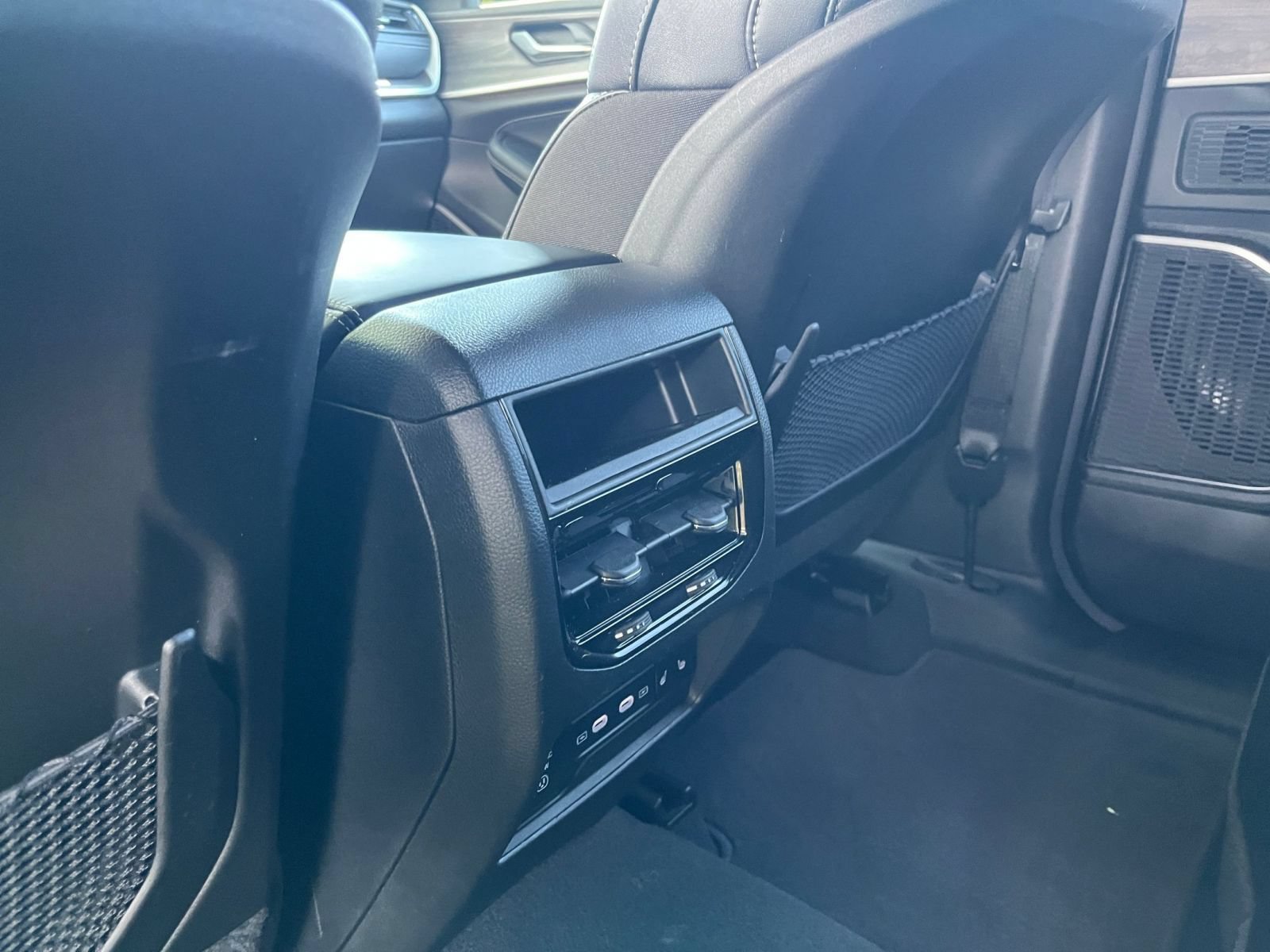 Used 2026 Jeep Grand Cherokee Limited AWD/4WD image 25