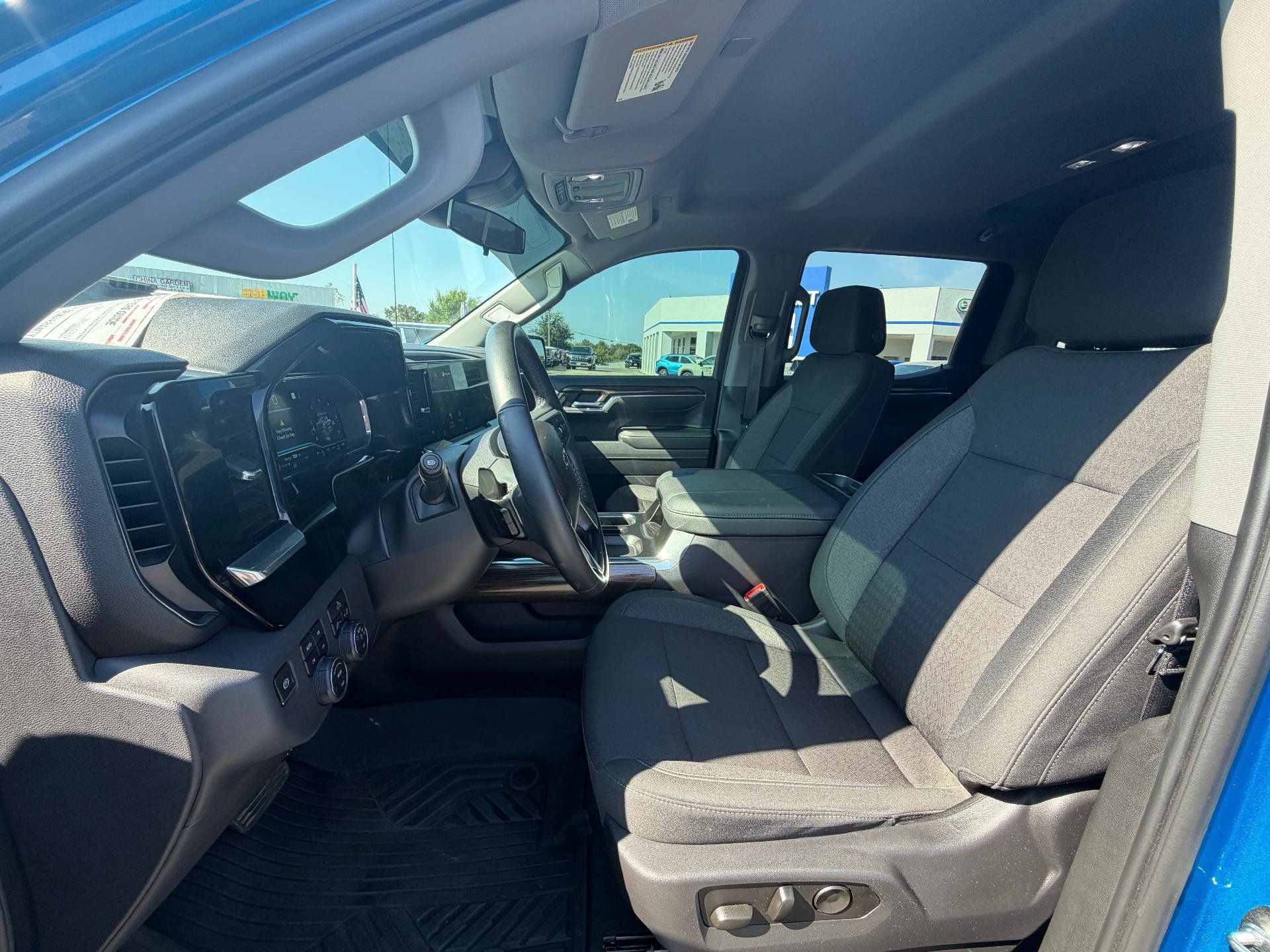 Used 2023 Chevrolet Silverado 1500 LT Trail Boss AWD/4WD image 9
