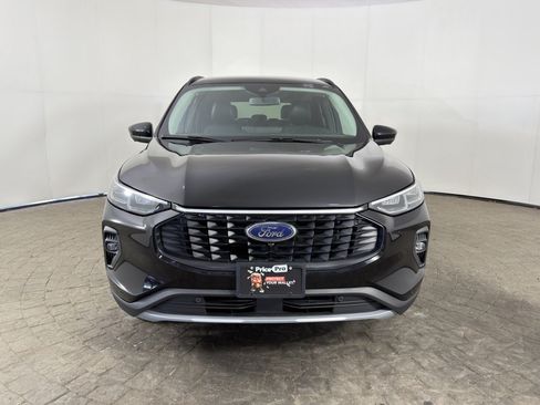 Used 2024 Ford Escape Platinum AWD/4WD image 2