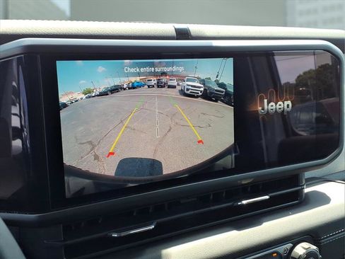 Used 2024 Jeep Wrangler Unlimited Sahara AWD/4WD image 4