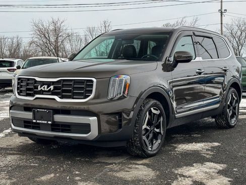 Used 2023 Kia Telluride S image 7