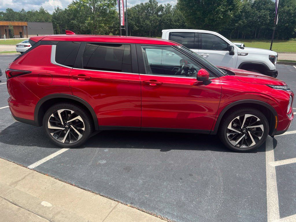 Used 2024 Mitsubishi Outlander FWD image 6