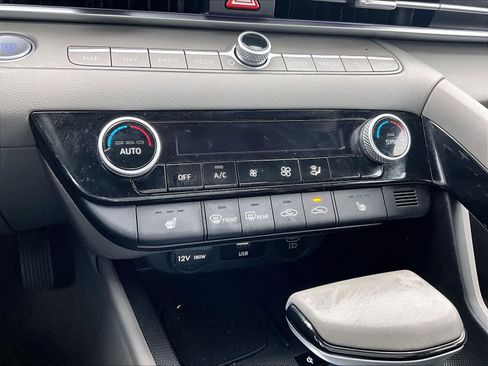 Used 2025 Hyundai Elantra SEL image 26