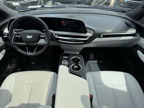 Used 2024 Cadillac Lyriq Luxury AWD/4WD image 32