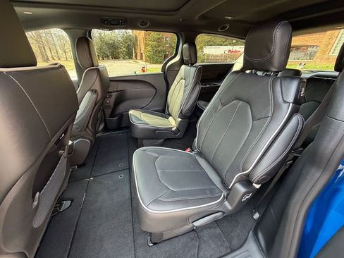 New 2026 Chrysler Pacifica Limited image 12