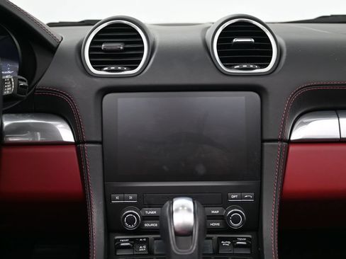 Certified 2024 Porsche 718 Boxster RWD image 8