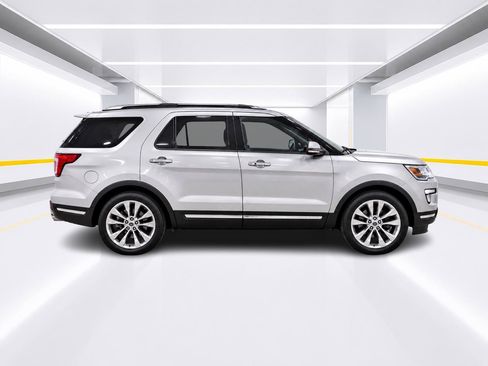 Used 2018 Ford Explorer Limited w/ Equipment Group 301A FWD image 6