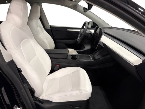 Certified 2023 Tesla Model Y Long Range AWD/4WD image 13