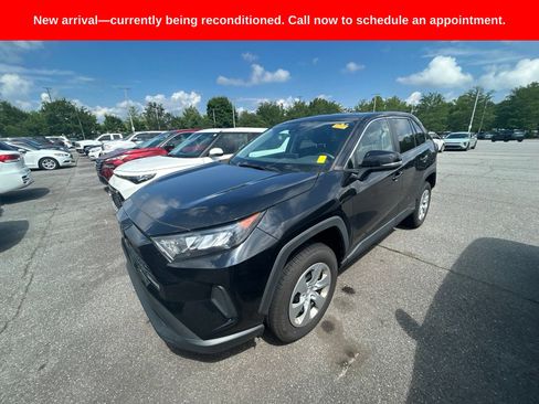 Used 2022 Toyota RAV4 LE AWD/4WD image 14