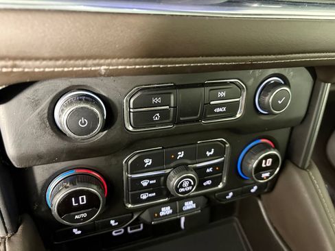 Used 2021 Chevrolet Tahoe Z71 w/ Rear Media and Nav Package AWD/4WD image 20