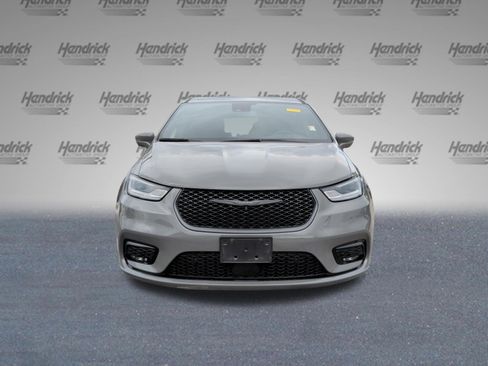 Used 2022 Chrysler Pacifica Limited w/ Uconnect Theater Family Group FWD image 5