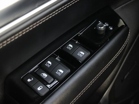 Used 2024 Jeep Wagoneer 4WD w/ Premium Group I image 20