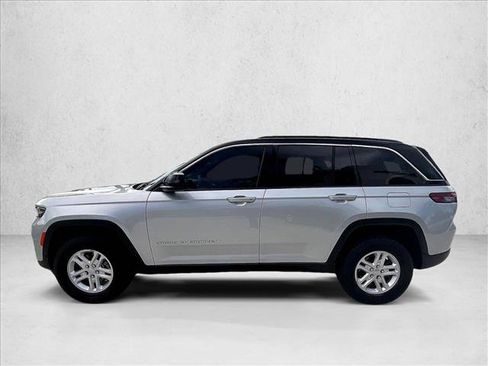 Used 2025 Jeep Grand Cherokee Laredo w/ Luxury Tech Group I RWD image 4