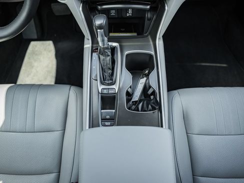 Used 2018 Honda Accord Touring image 27